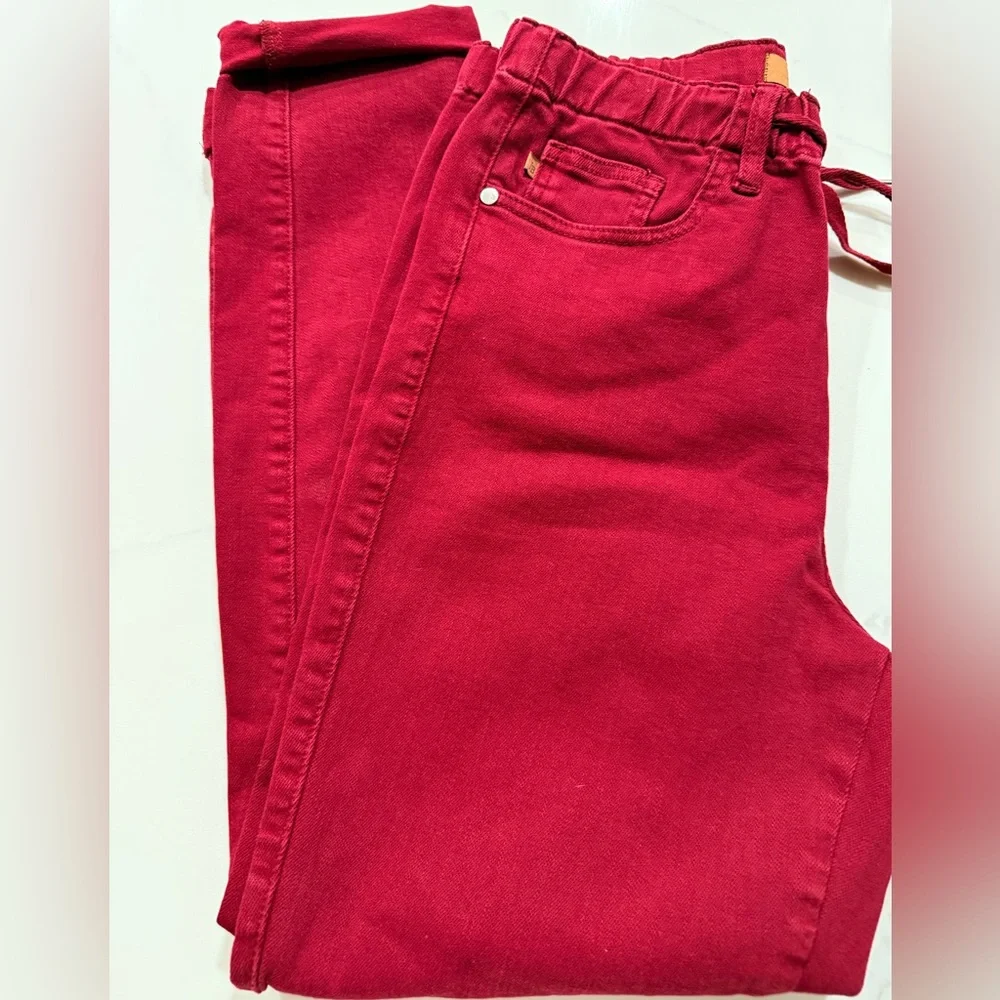 Judy Blue-  Carly high waisted Dnl Cuff Roll Jogger Jeans in Scarlet - Picture 4 of 9
